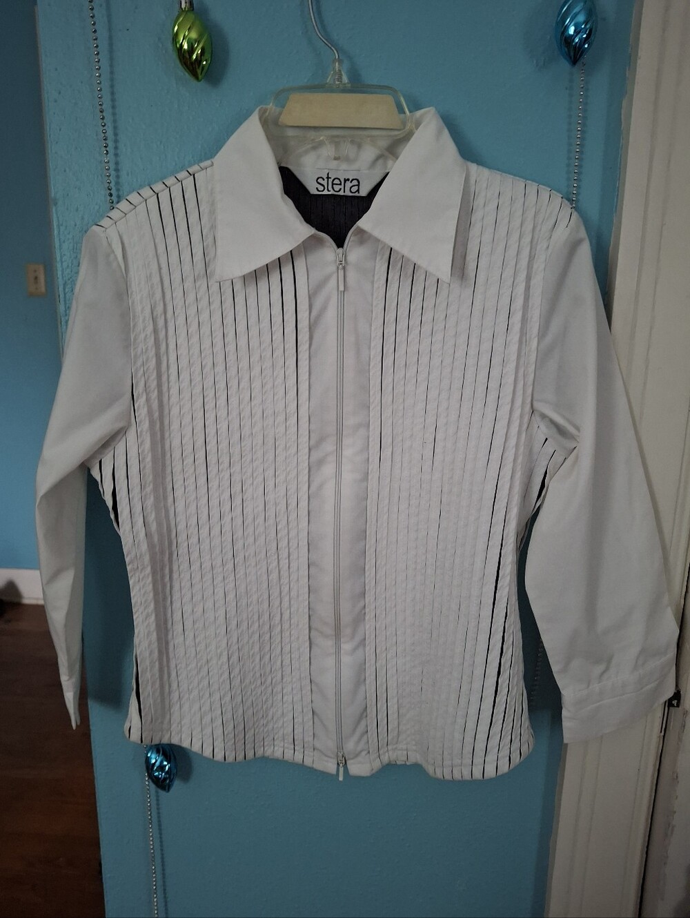 STERA Women's Sm Accordion Pleated Front Zip Waist Top 3/4 Sleeves Collared